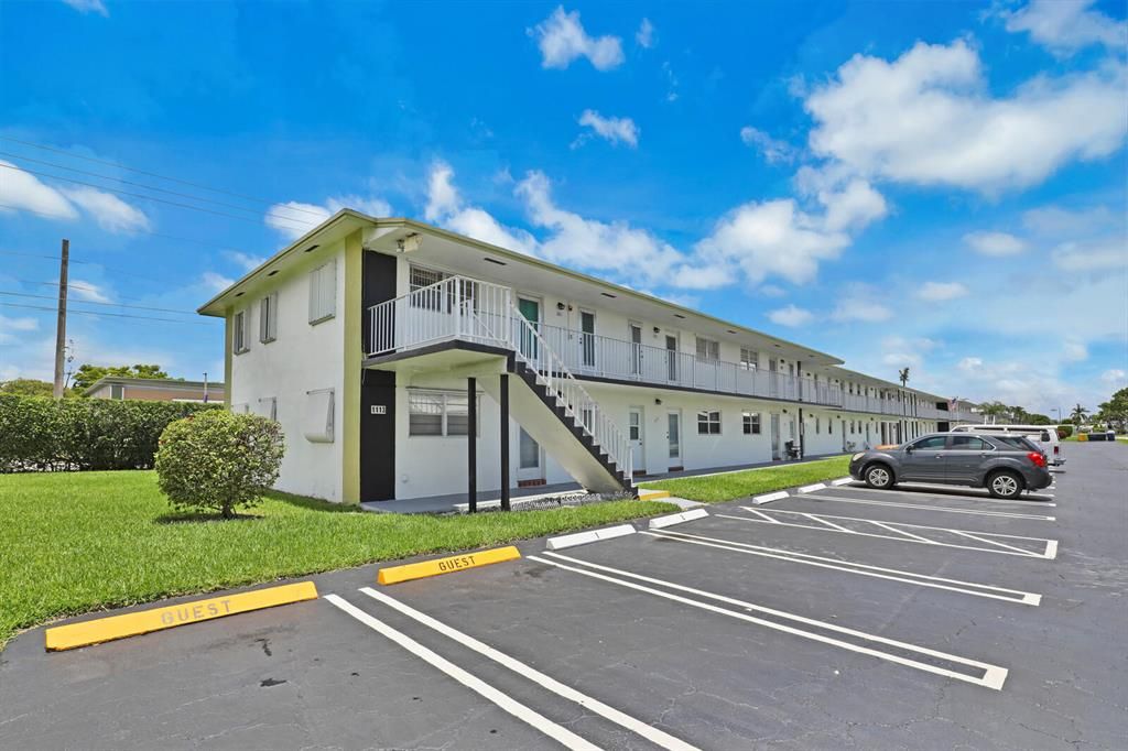 Photo of 1113 Lake Terrace #101, Boynton Beach, FL 33426 (MLS # R10732105)