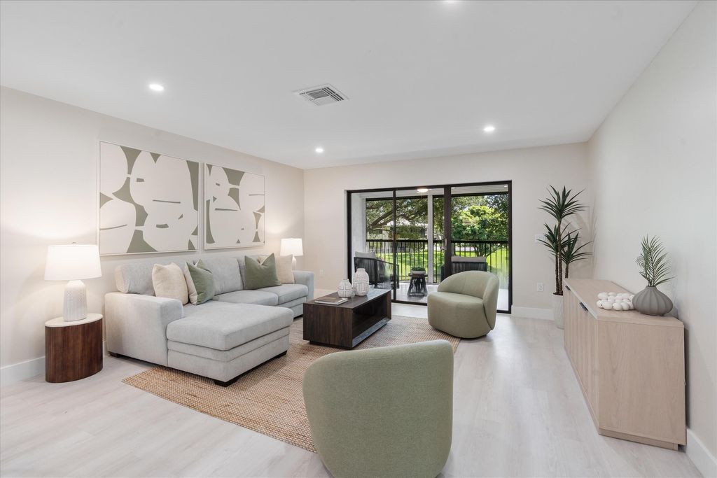 Photo of 29 Stratford Lane #D, Boynton Beach, FL 33436 (MLS # R11135357)