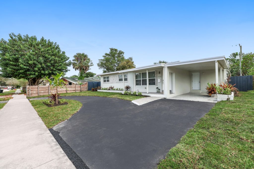 Photo of 3160 SW 20th Court, Fort Lauderdale, FL 33312 (MLS # B26038933)