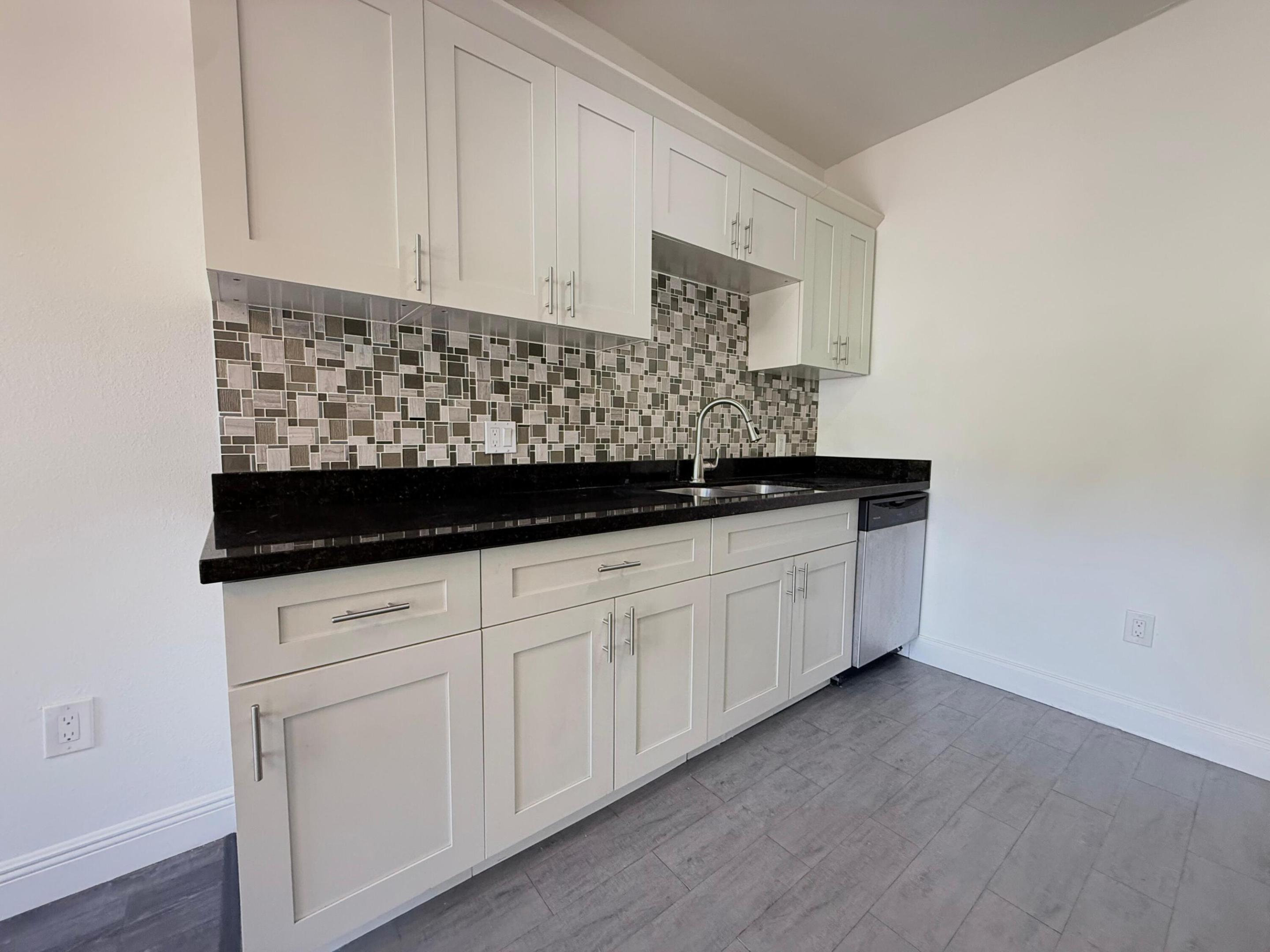 FLAMINGO PARK - Residential Lease