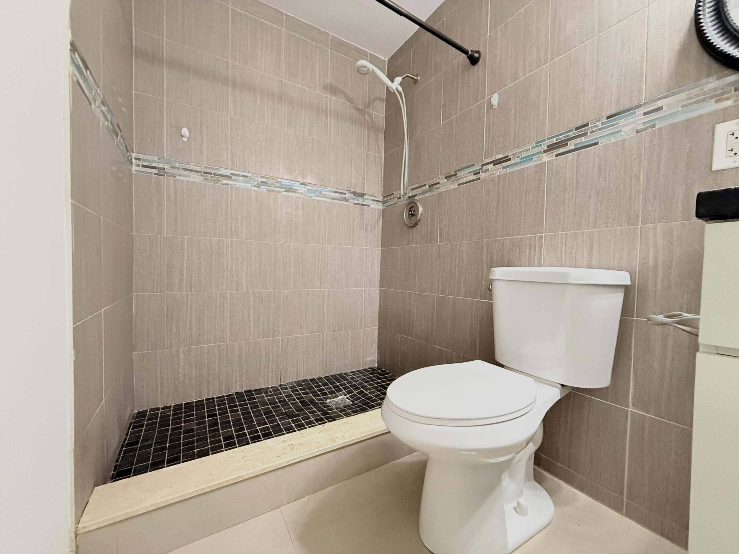 FLAMINGO PARK - Residential Lease