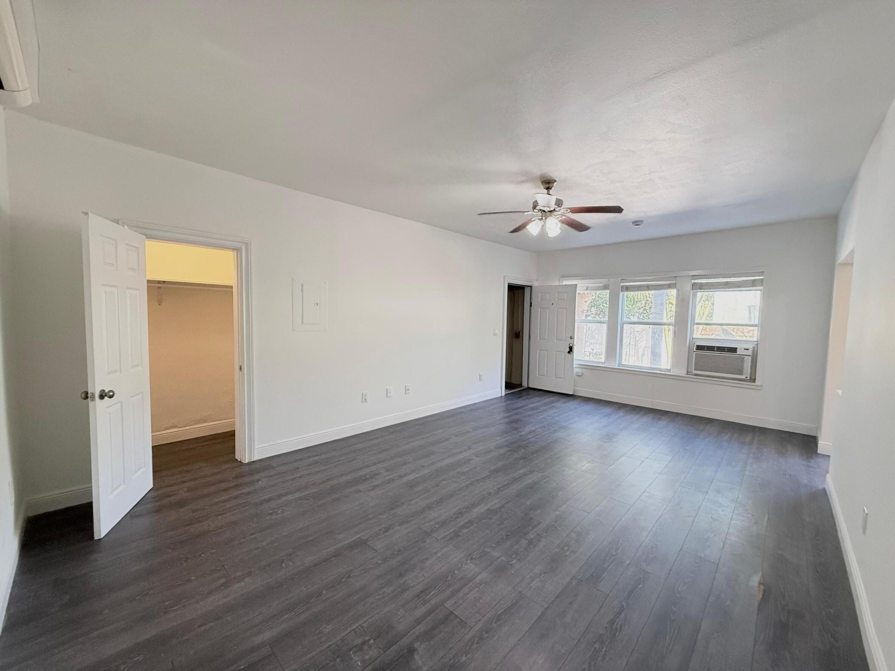 FLAMINGO PARK - Residential Lease