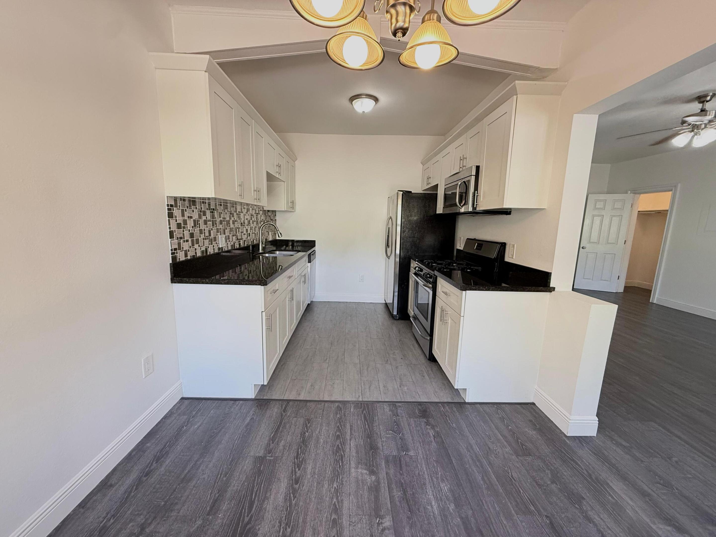 FLAMINGO PARK - Residential Lease