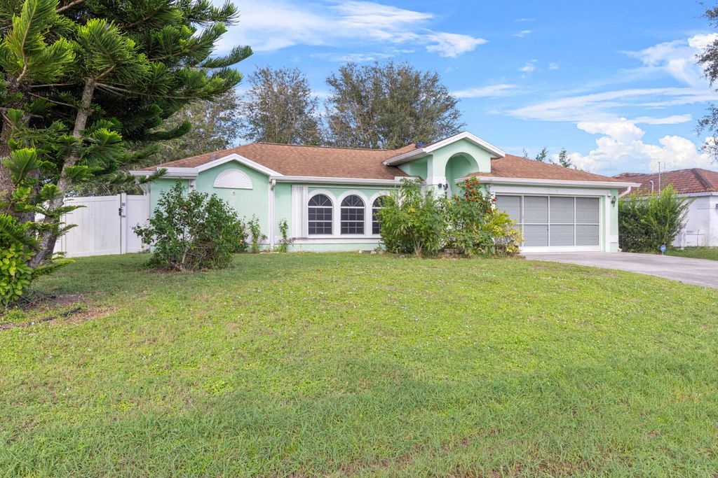 Photo of 671 SW Stillman Avenue, Port Saint Lucie, FL 34953 (MLS # R11032129)