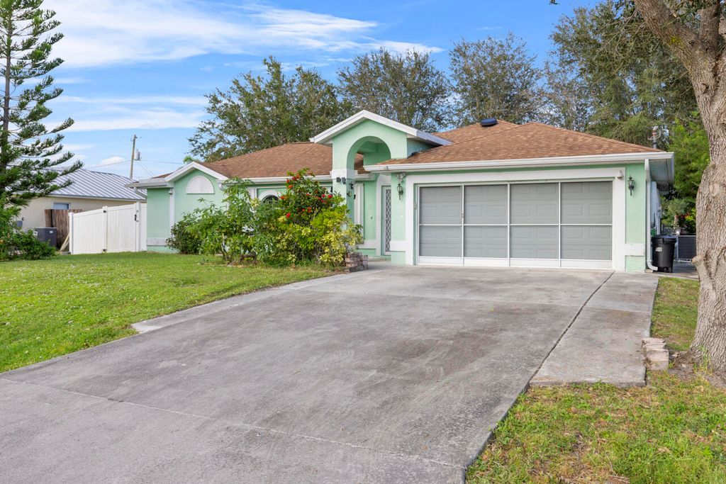 Photo of 671 SW Stillman Avenue, Port Saint Lucie, FL 34953 (MLS # R11032129)