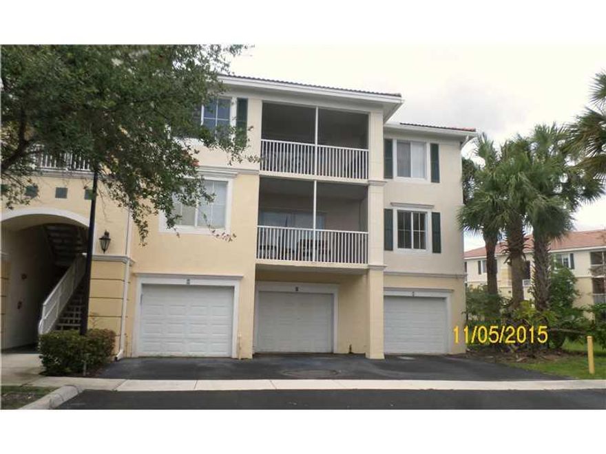 THIS MOVE-IN READY 3 BEDROOM, 2 BATH FULLY REMODELED CONDO IN PALMS POINT WILL NOT LAST! THIS CORAL SPRINGS CONDO  HAS BEEN FULLY PAINTED, BRAND NEW WATER HEATER, NEW RANGE STOVETOP, NEW KITCHEN FAUCET, NEW SMOKE DETECTORS, & MUCH MORE. VIEWS OVERLOOKING  THE LAKE, CLUBHOUSE, & POOL. DEFINATELY A MUST SEE! WECOME HOME! *ALL FINANCING ACCEPTED*