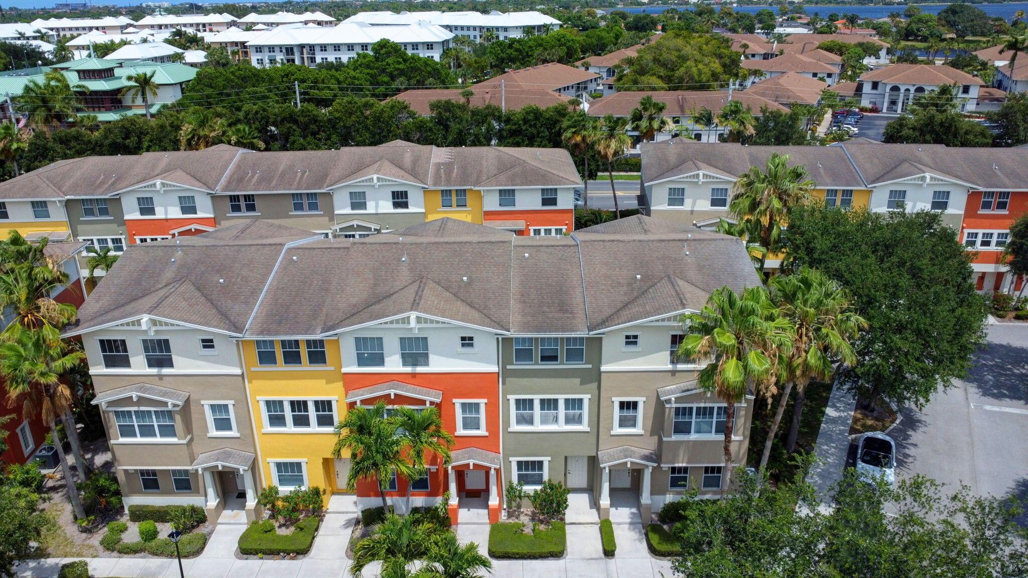 West Palm Beach, Florida 33401, United States, 2 Bedrooms Bedrooms, ,3 BathroomsBathrooms,Residential,Pending,209681