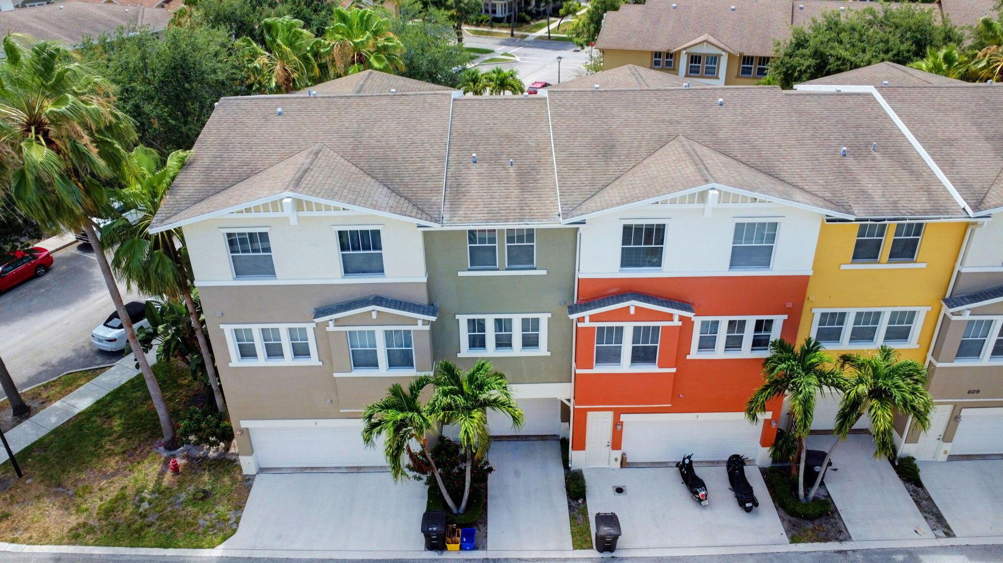 West Palm Beach, Florida 33401, United States, 2 Bedrooms Bedrooms, ,3 BathroomsBathrooms,Residential,Pending,209681