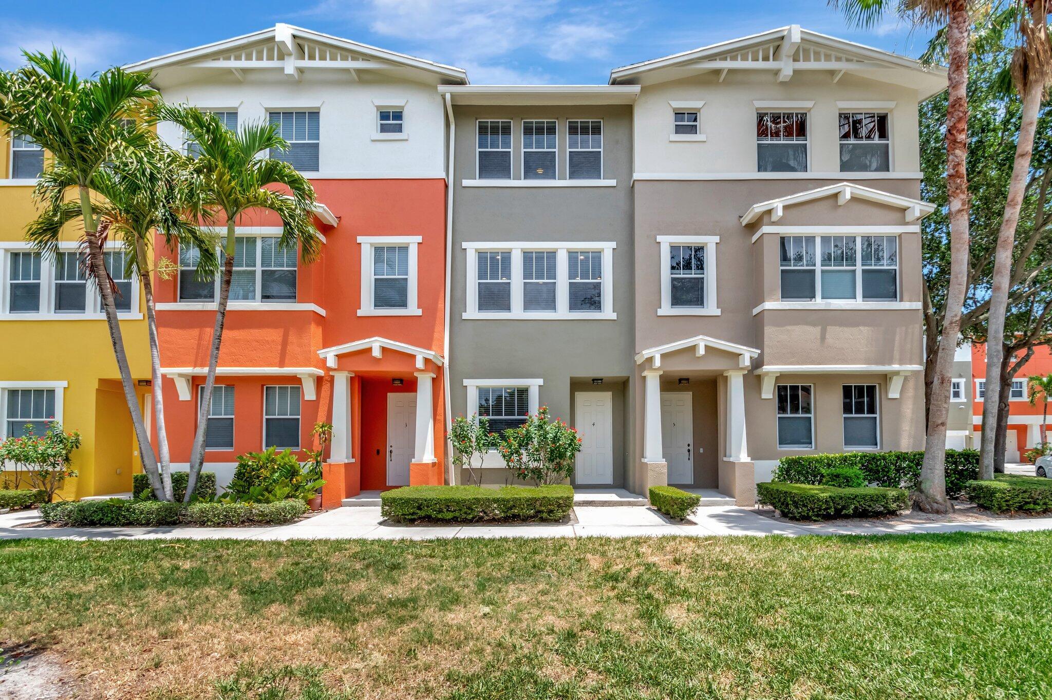 West Palm Beach, Florida 33401, United States, 2 Bedrooms Bedrooms, ,3 BathroomsBathrooms,Residential,Pending,209681