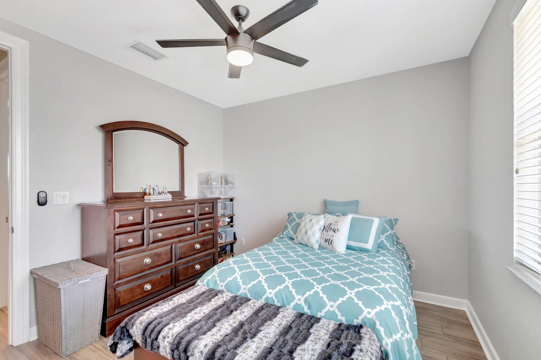 West Palm Beach, Florida 33401, United States, 2 Bedrooms Bedrooms, ,3 BathroomsBathrooms,Residential,Pending,209681