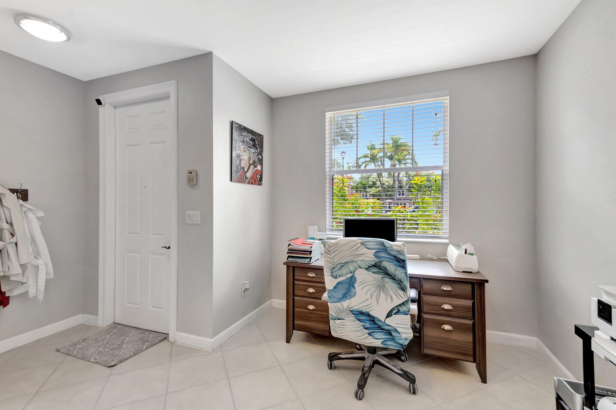 West Palm Beach, Florida 33401, United States, 2 Bedrooms Bedrooms, ,3 BathroomsBathrooms,Residential,Pending,209681