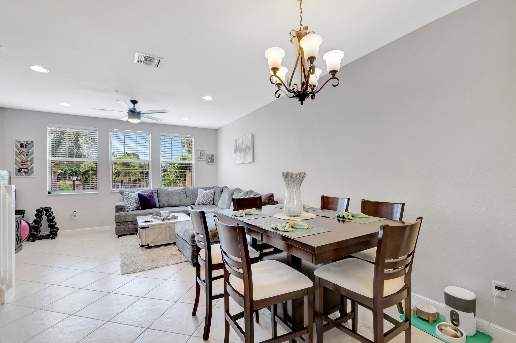 West Palm Beach, Florida 33401, United States, 2 Bedrooms Bedrooms, ,3 BathroomsBathrooms,Residential,Pending,209681