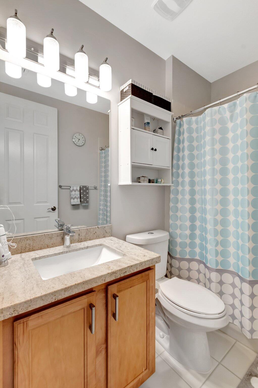 West Palm Beach, Florida 33401, United States, 2 Bedrooms Bedrooms, ,3 BathroomsBathrooms,Residential,Pending,209681