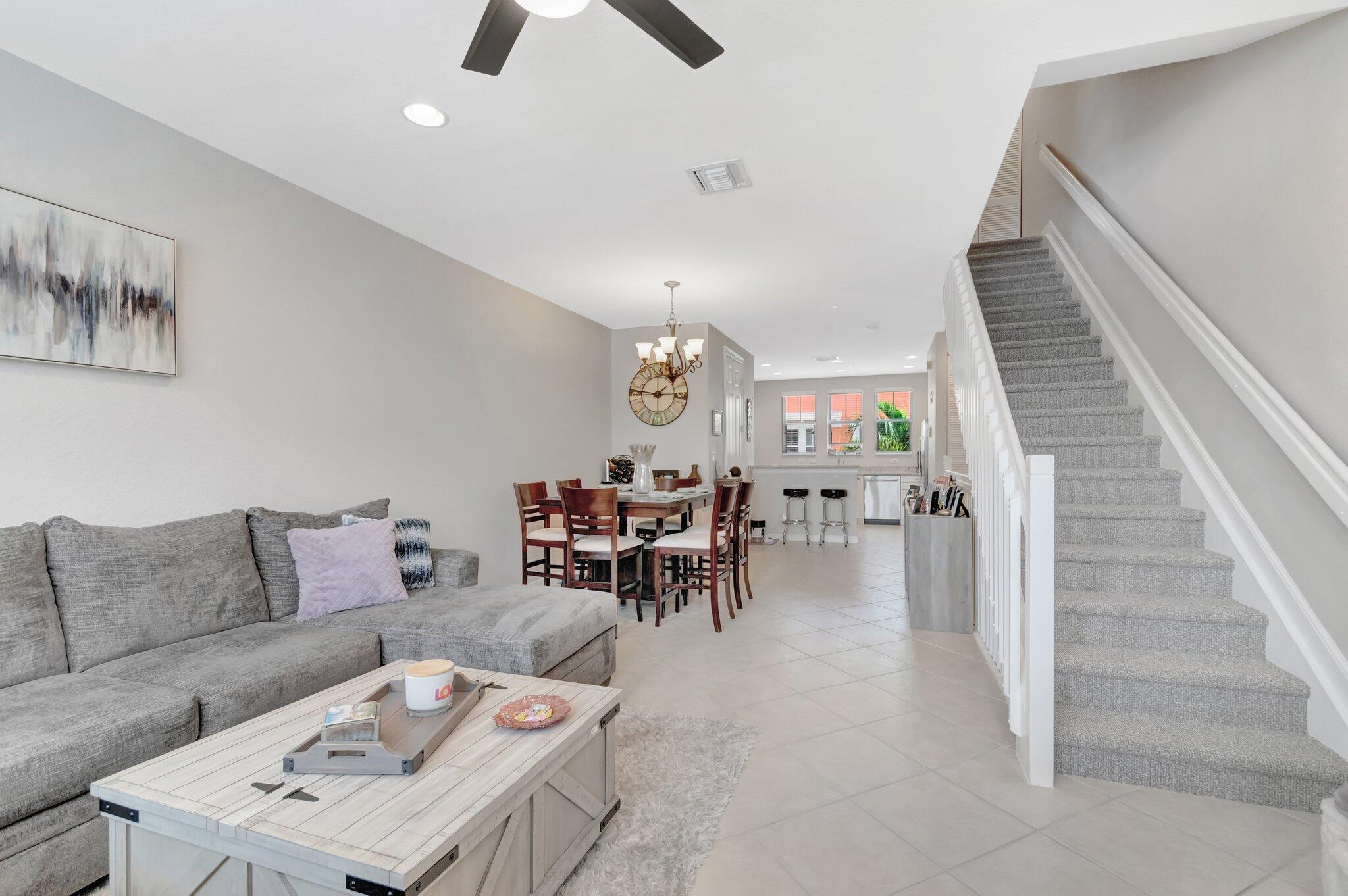 West Palm Beach, Florida 33401, United States, 2 Bedrooms Bedrooms, ,3 BathroomsBathrooms,Residential,Pending,209681