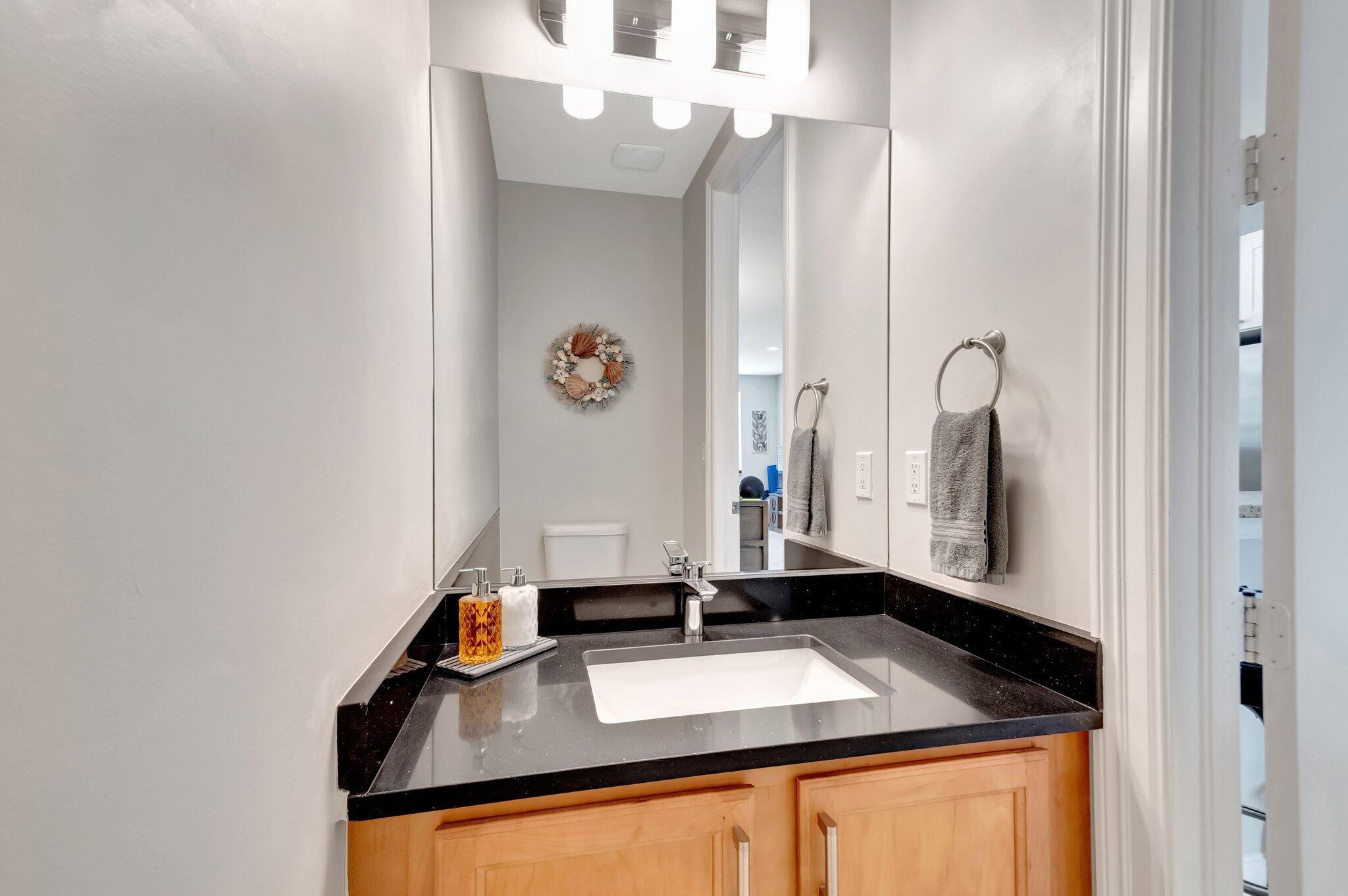 West Palm Beach, Florida 33401, United States, 2 Bedrooms Bedrooms, ,3 BathroomsBathrooms,Residential,Pending,209681