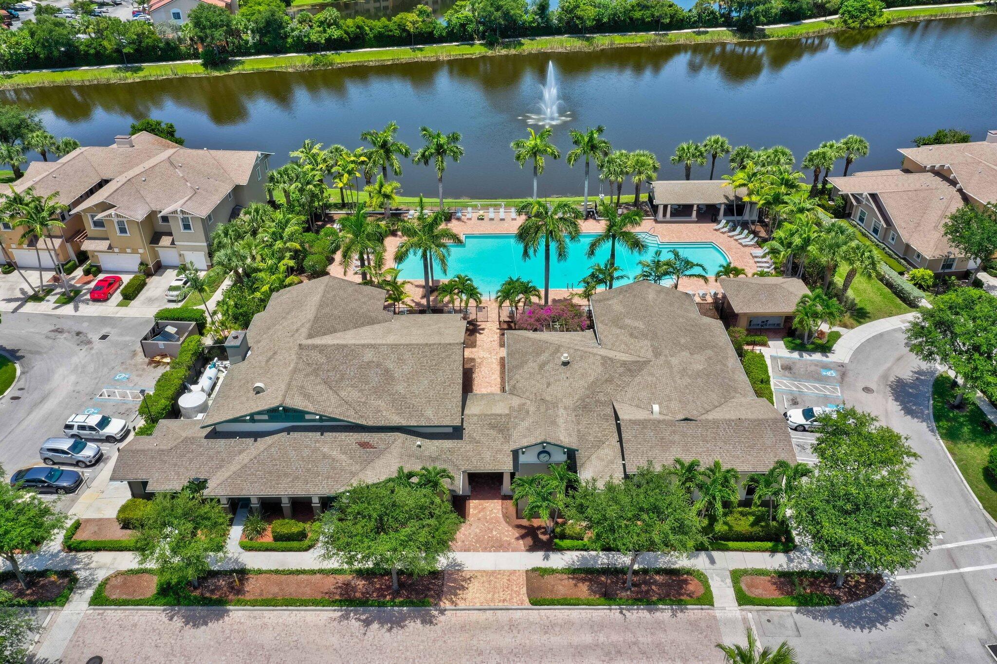 West Palm Beach, Florida 33401, United States, 2 Bedrooms Bedrooms, ,3 BathroomsBathrooms,Residential,Pending,209681