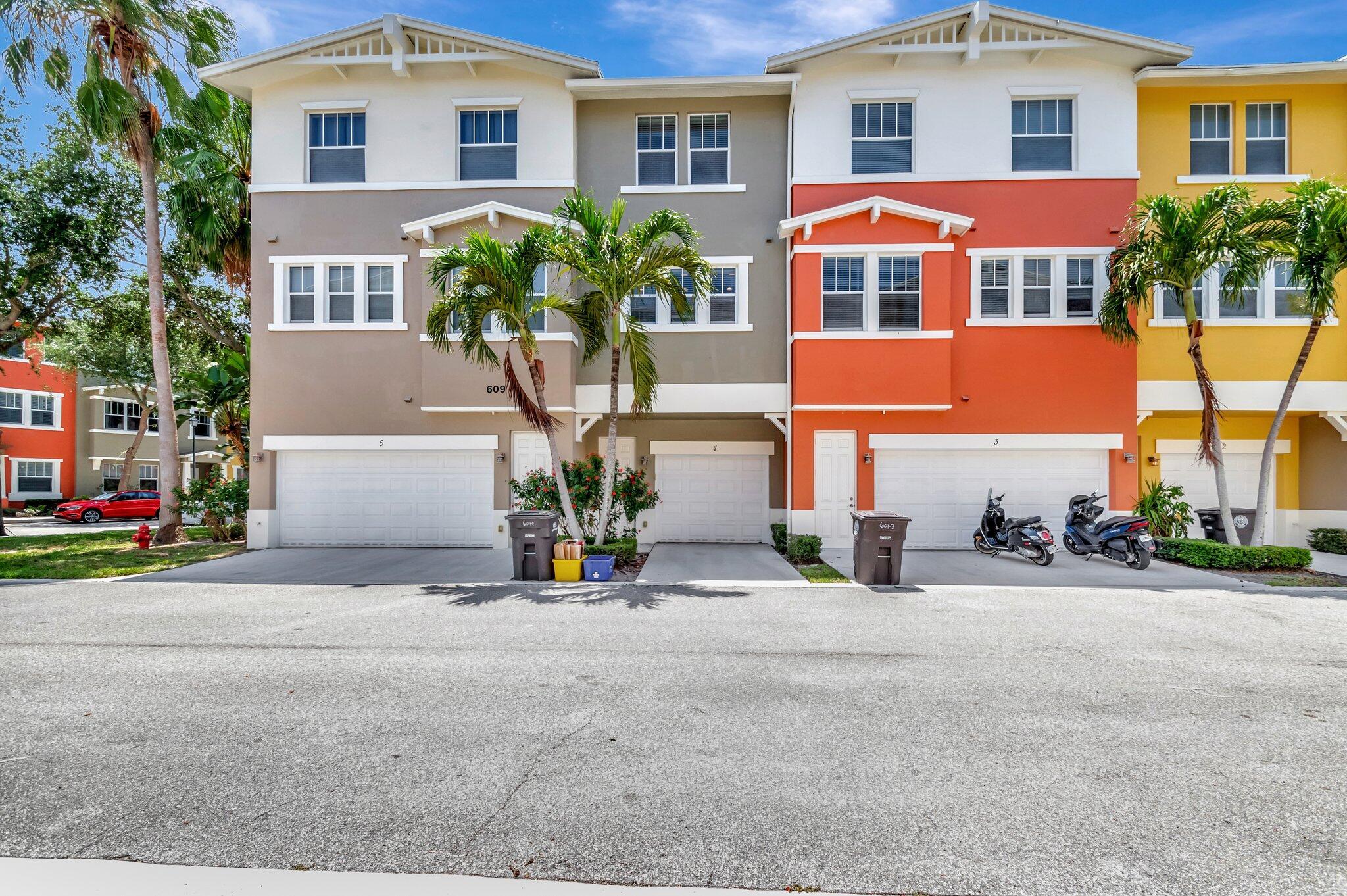 West Palm Beach, Florida 33401, United States, 2 Bedrooms Bedrooms, ,3 BathroomsBathrooms,Residential,Pending,209681