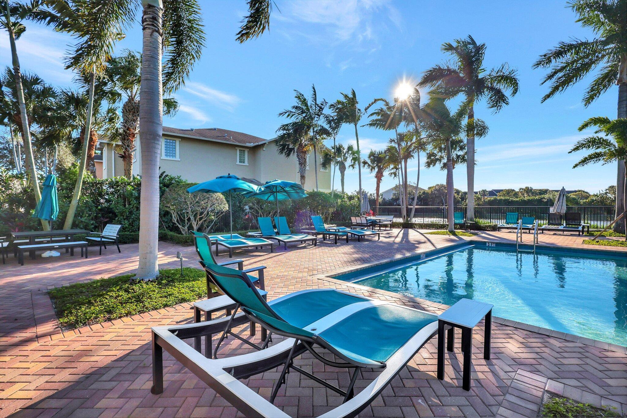 West Palm Beach, Florida 33401, United States, 2 Bedrooms Bedrooms, ,3 BathroomsBathrooms,Residential,Pending,209681