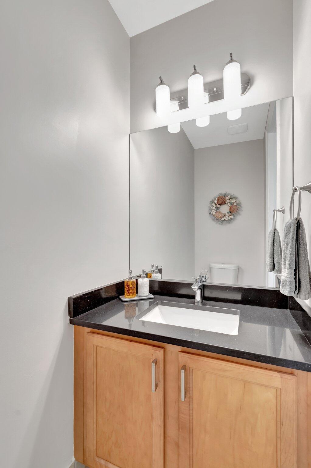 West Palm Beach, Florida 33401, United States, 2 Bedrooms Bedrooms, ,3 BathroomsBathrooms,Residential,Pending,209681