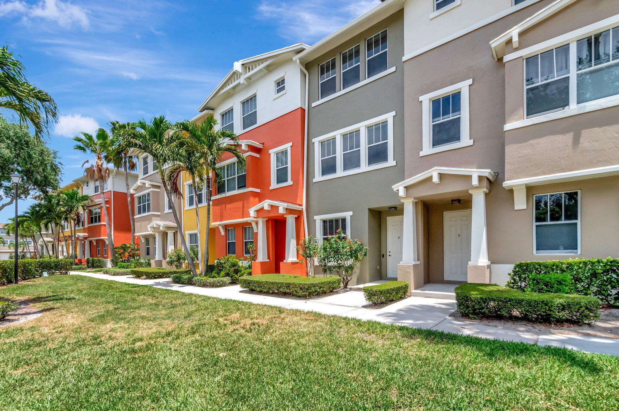 West Palm Beach, Florida 33401, United States, 2 Bedrooms Bedrooms, ,3 BathroomsBathrooms,Residential,Pending,209681