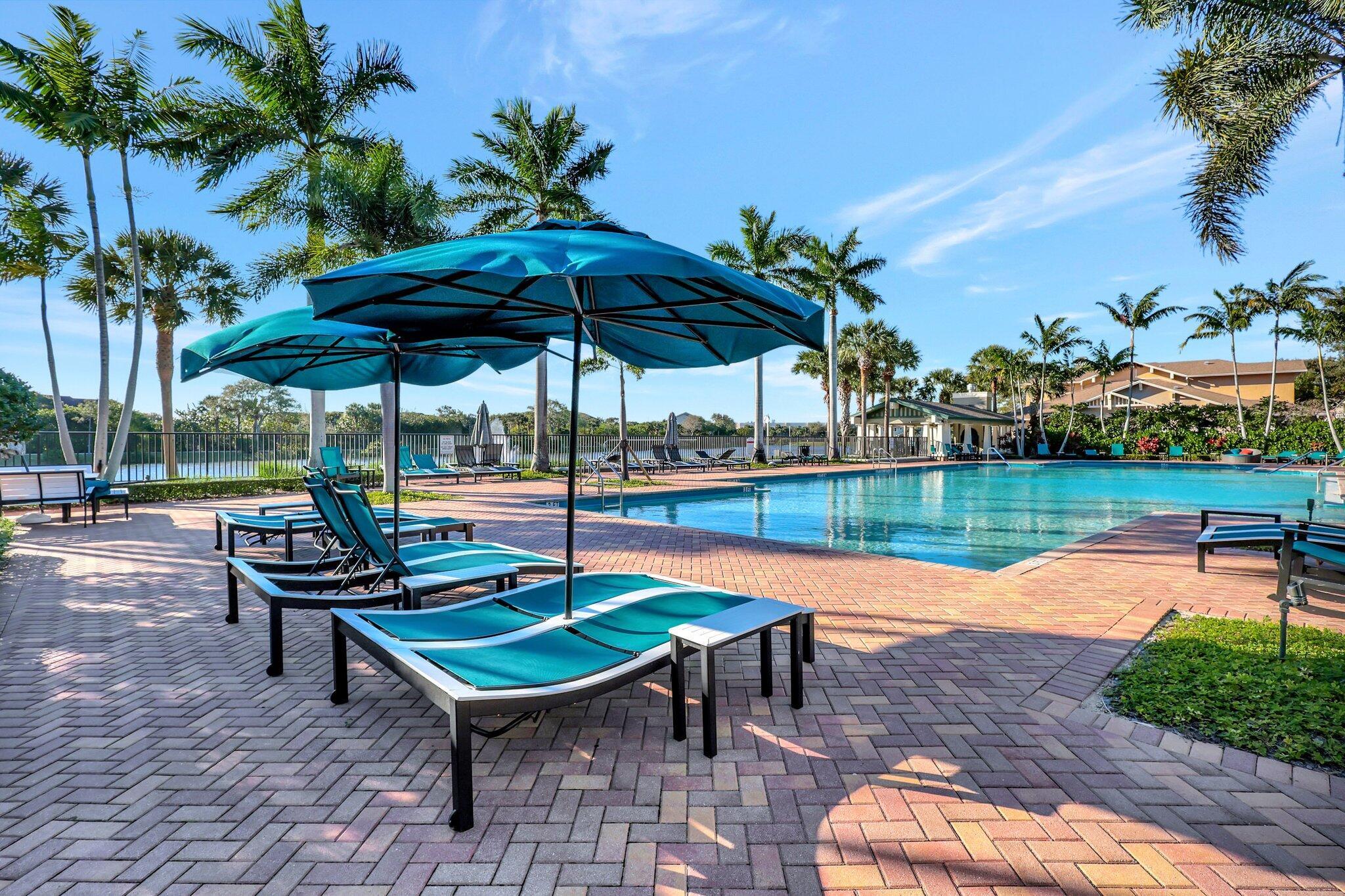 West Palm Beach, Florida 33401, United States, 2 Bedrooms Bedrooms, ,3 BathroomsBathrooms,Residential,Pending,209681