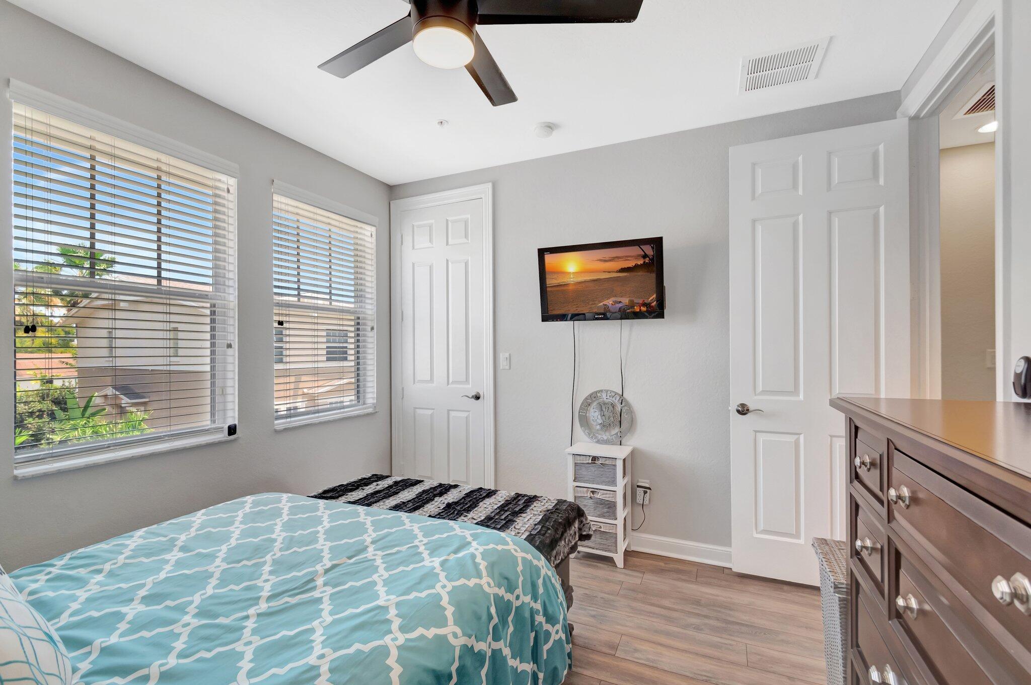 West Palm Beach, Florida 33401, United States, 2 Bedrooms Bedrooms, ,3 BathroomsBathrooms,Residential,Pending,209681