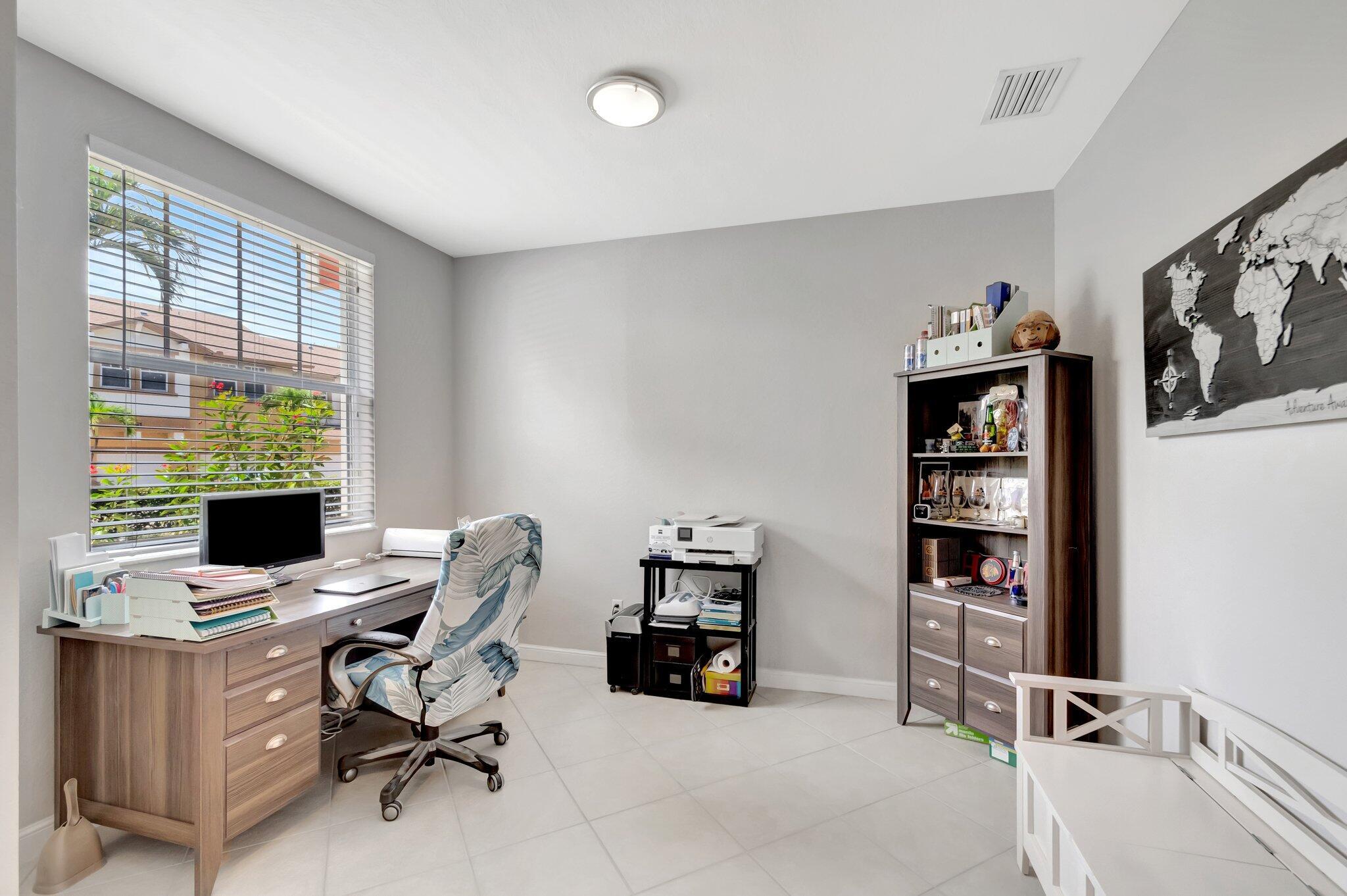 West Palm Beach, Florida 33401, United States, 2 Bedrooms Bedrooms, ,3 BathroomsBathrooms,Residential,Pending,209681