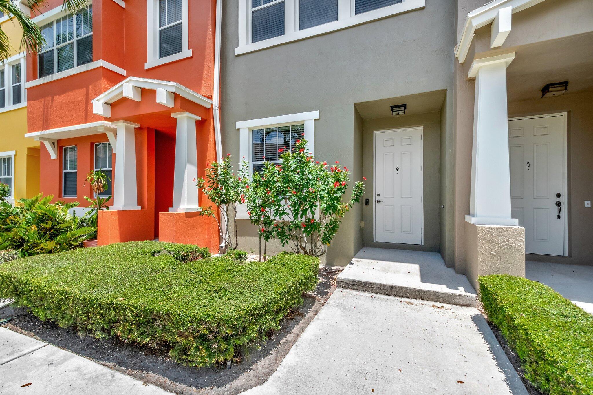 West Palm Beach, Florida 33401, United States, 2 Bedrooms Bedrooms, ,3 BathroomsBathrooms,Residential,Pending,209681