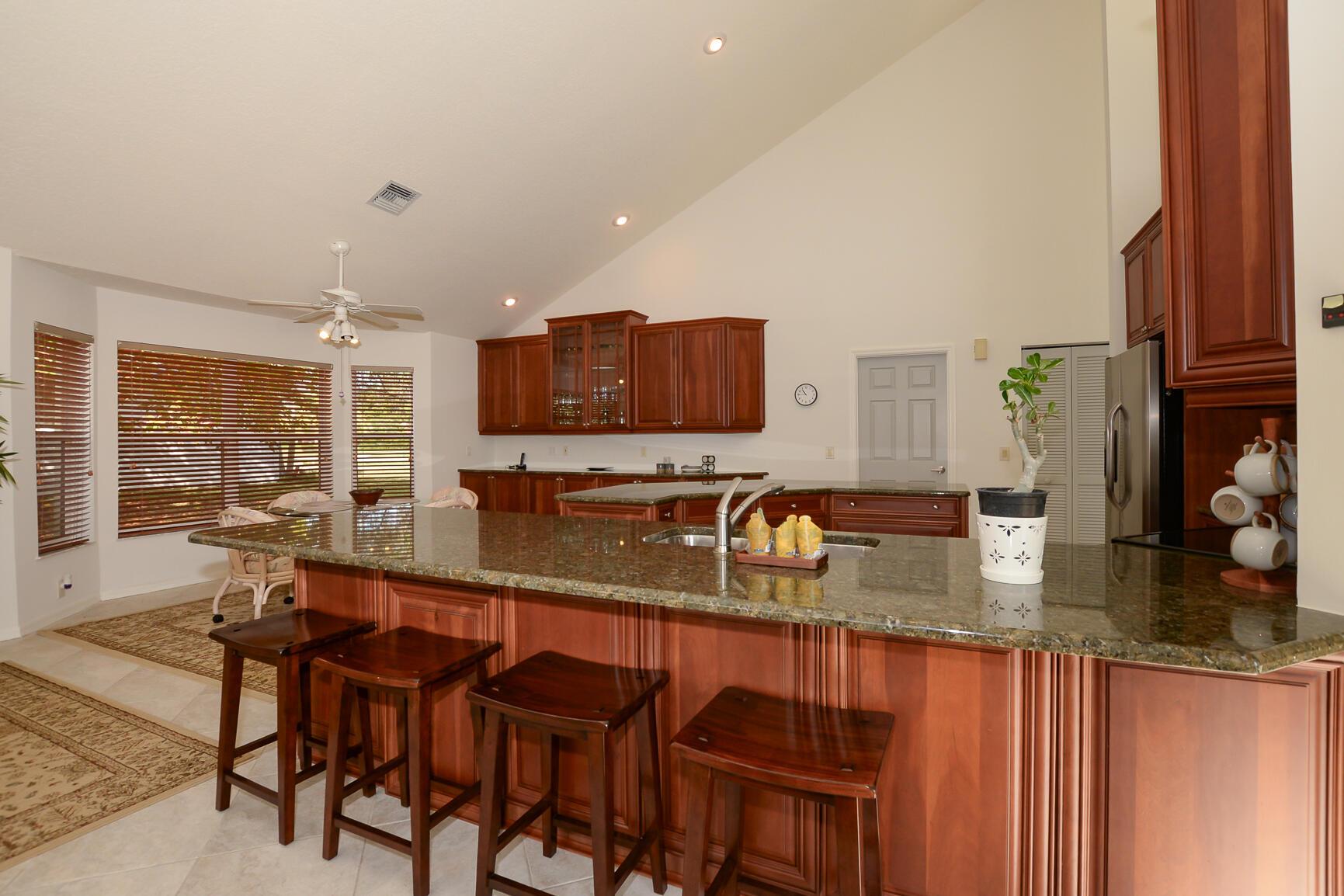 COUNTRY CLUB ESTATES PARC - Residential