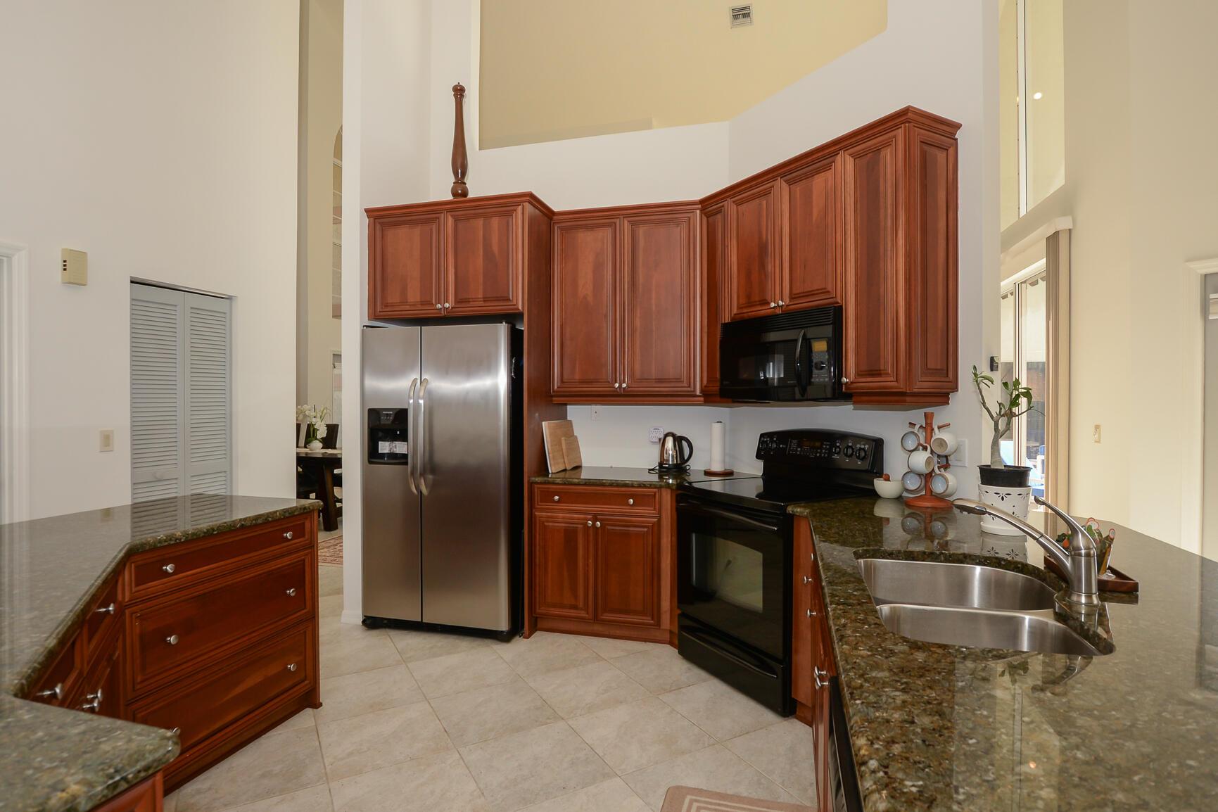 COUNTRY CLUB ESTATES PARC - Residential