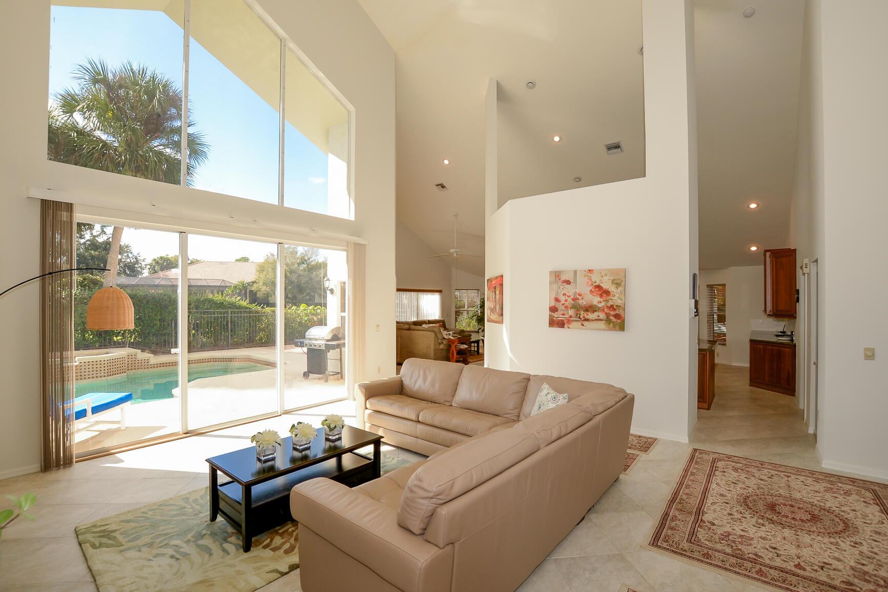 COUNTRY CLUB ESTATES PARC - Residential