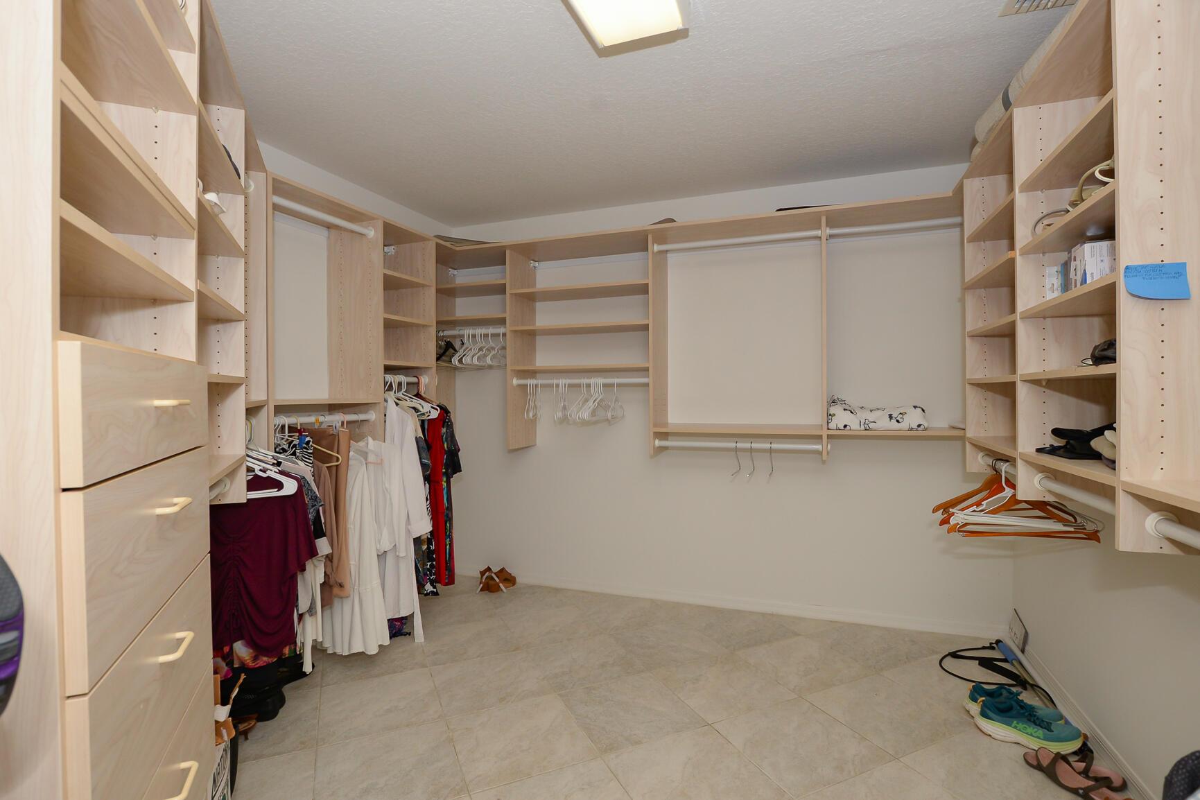 COUNTRY CLUB ESTATES PARC - Residential