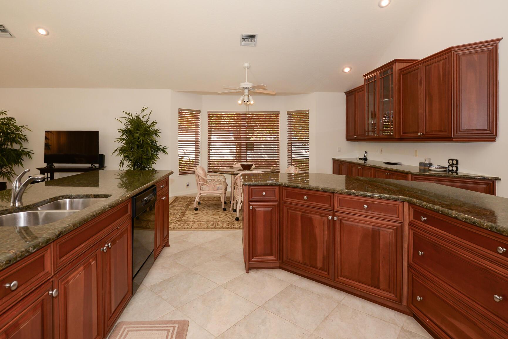 COUNTRY CLUB ESTATES PARC - Residential