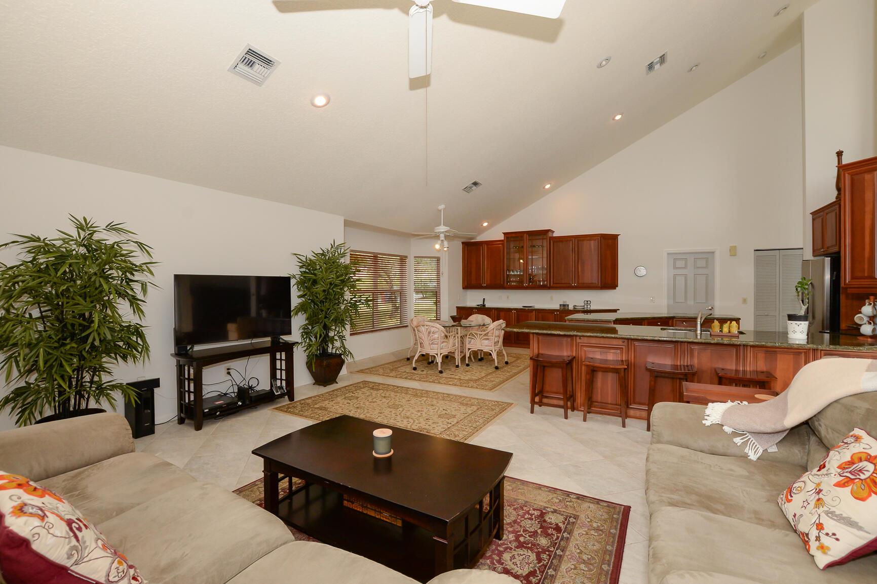 COUNTRY CLUB ESTATES PARC - Residential