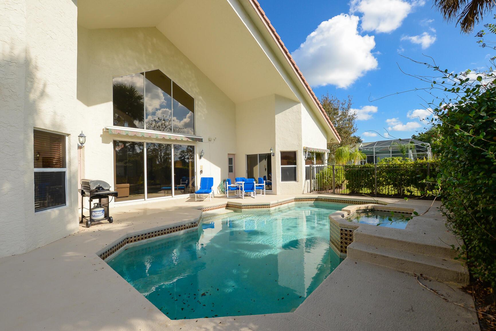 COUNTRY CLUB ESTATES PARC - Residential