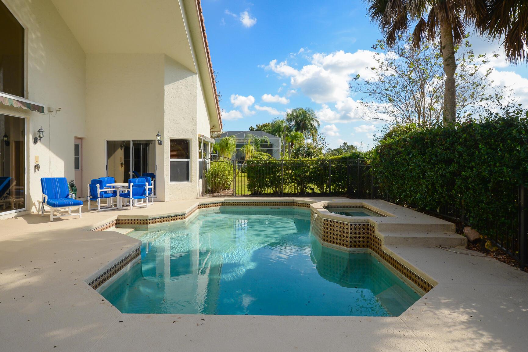 COUNTRY CLUB ESTATES PARC - Residential