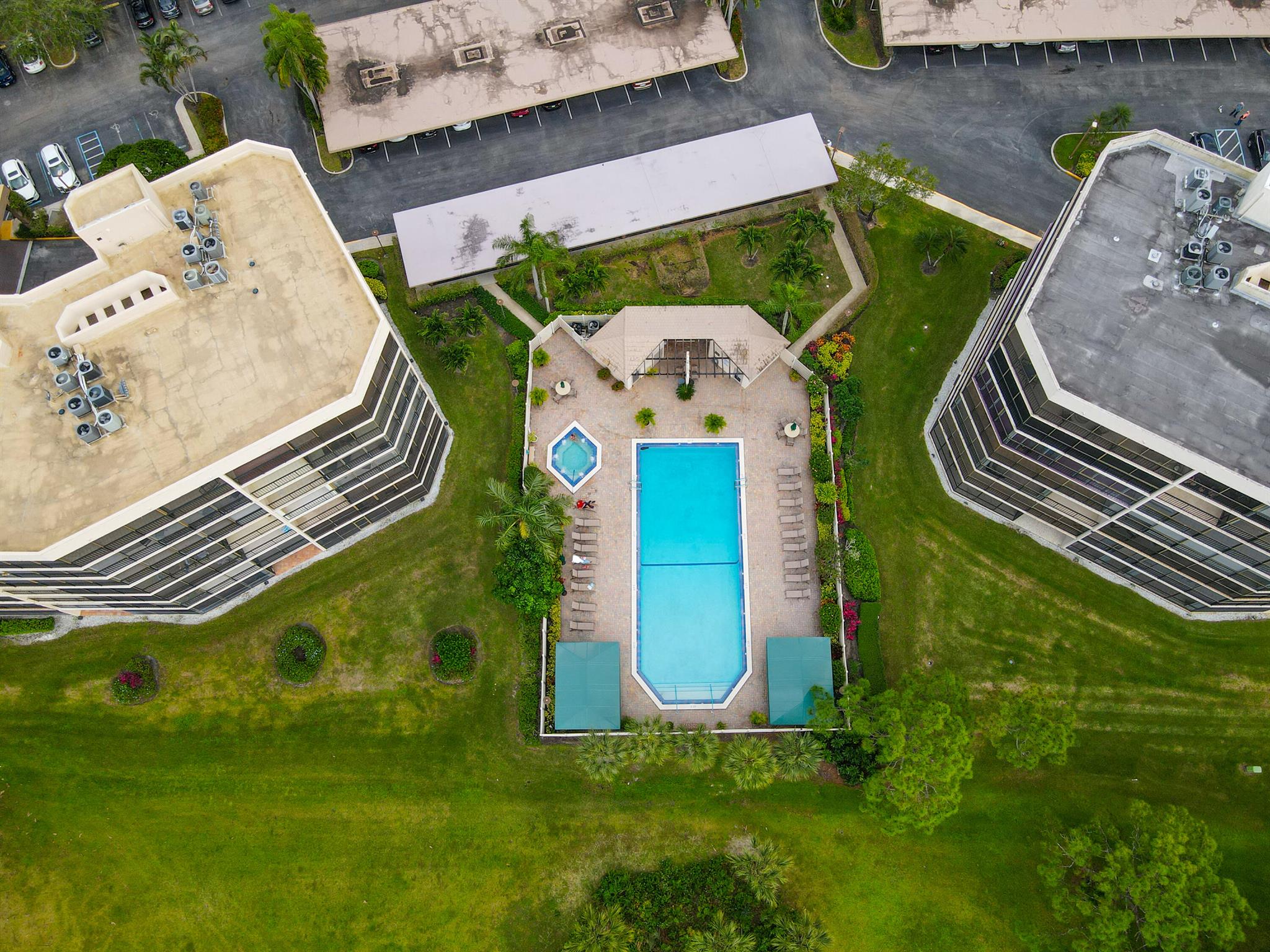 FOUNTAINS SOUTH CONDO 3B - Residential