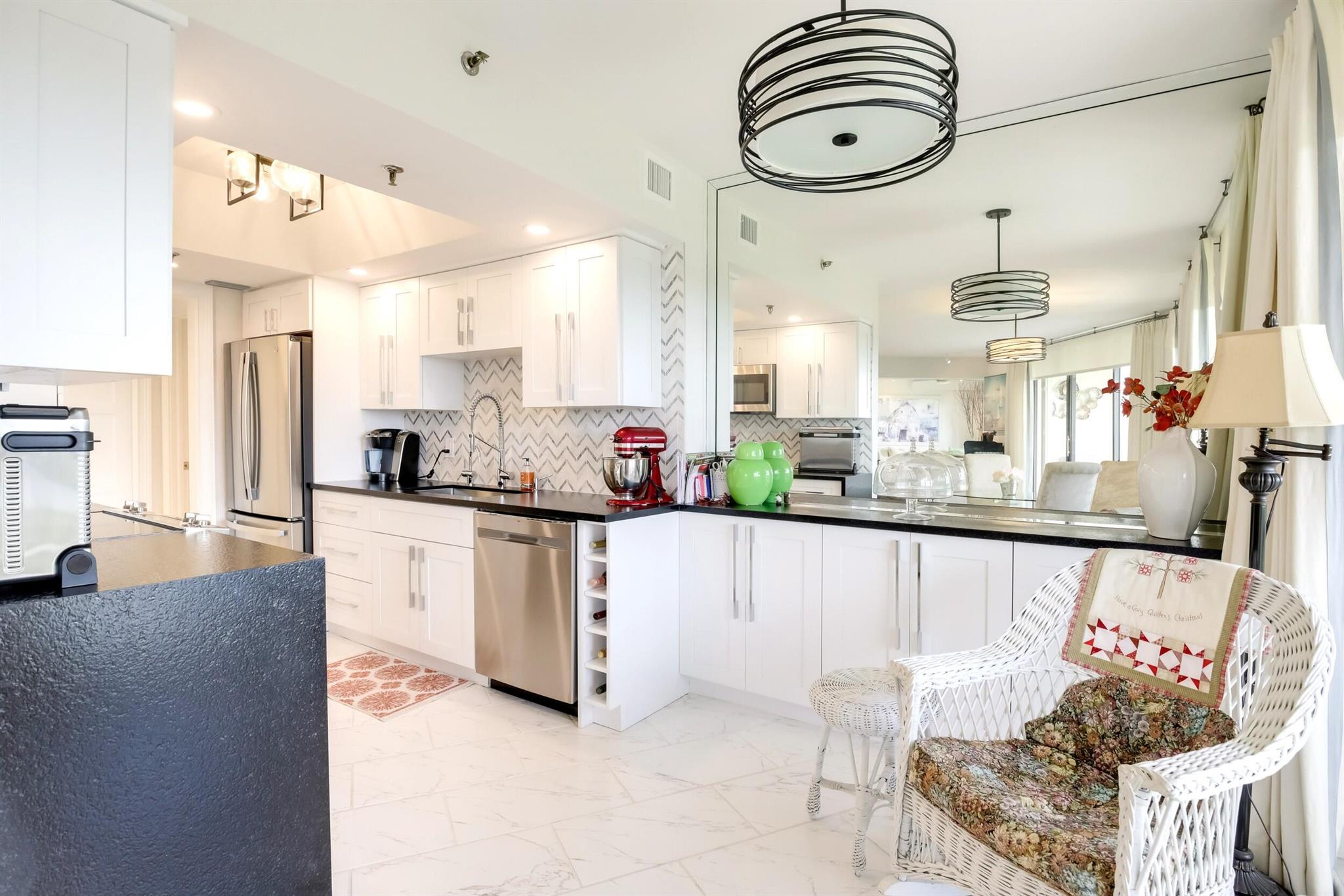 FOUNTAINS SOUTH CONDO 3B - Residential