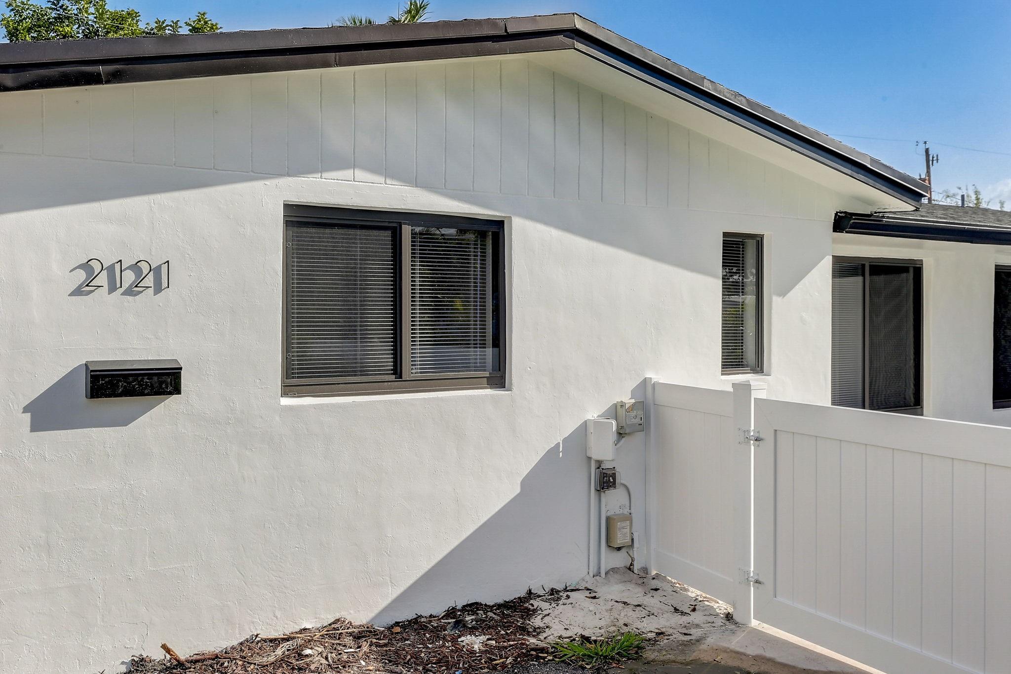 Short Term Rental Furnished Large and spacious 2 bedroom unit in a resort-style Triplex in East Fort Lauderdale!
Fully renovated property with brand new roof, impact windows, Kitchen and bathroom with a private pool nestled
amidst lush tropical landscaping, offering residents a luxurious retreat. newly repaved driveways - Great
Location
