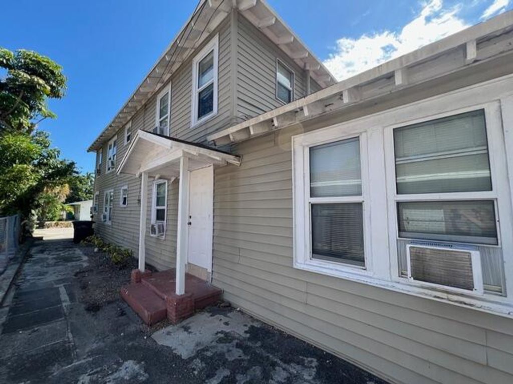 Photo of 1331 Longwood Street, West Palm Beach, FL 33401 (MLS # B26044176)