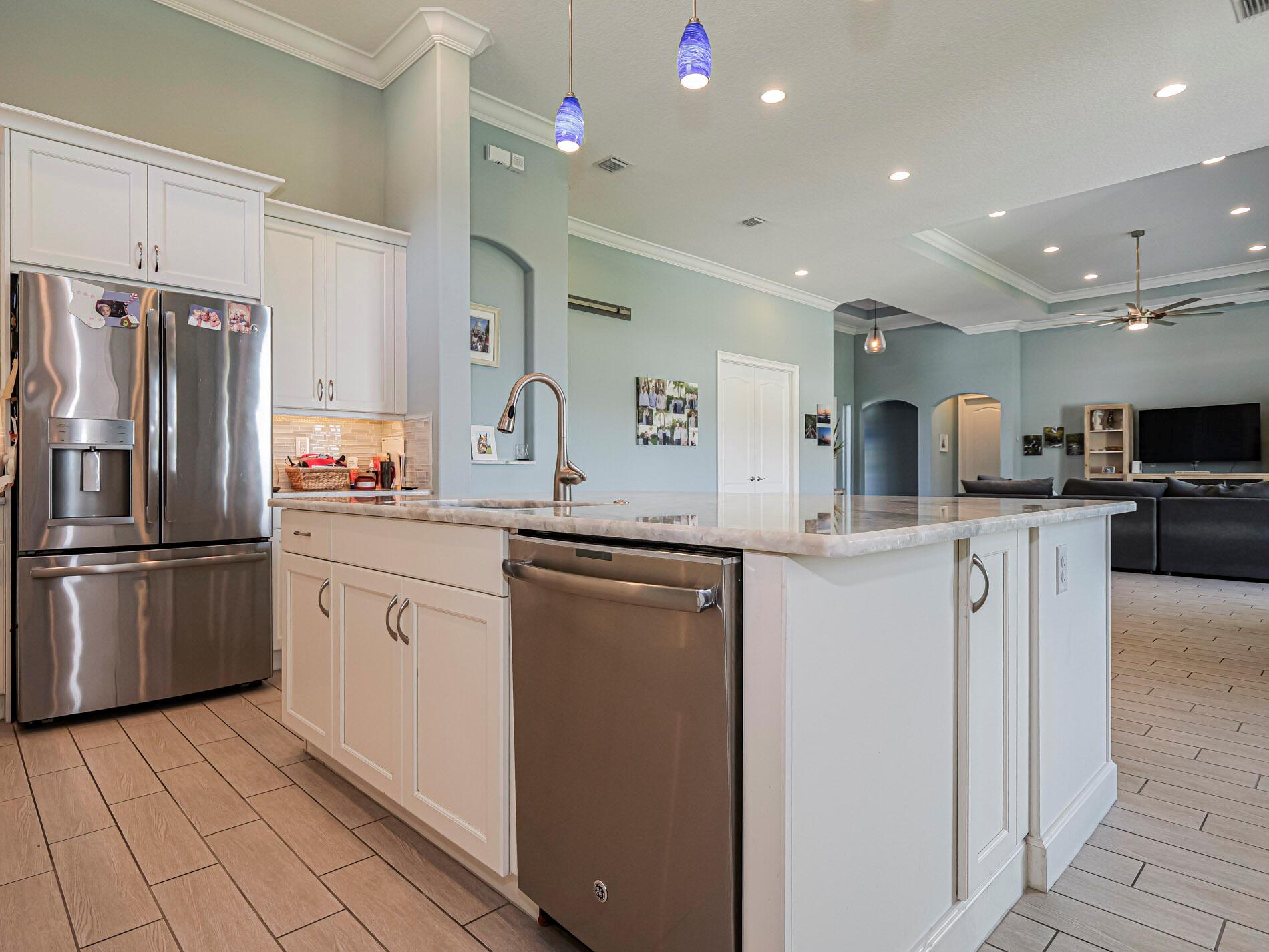 THE LAKE SAPPHIRE SUBDIVI - Residential