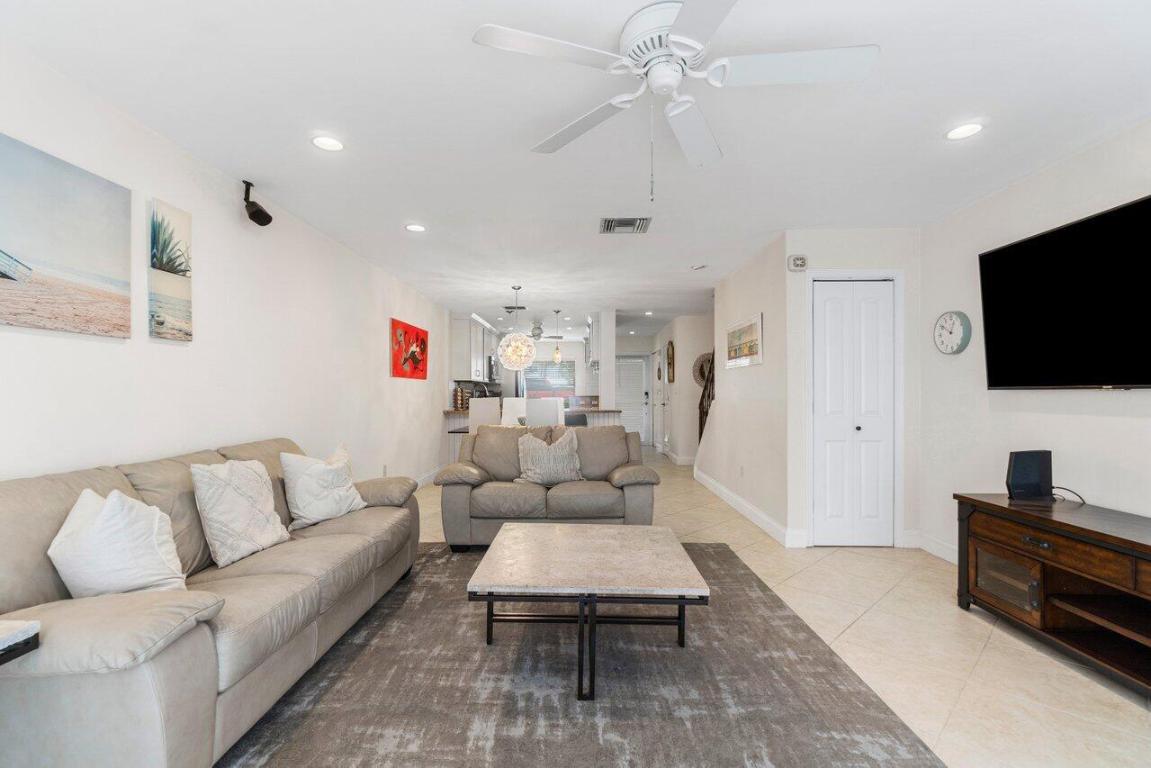 PARKSIDE CONDO - Residential Lease