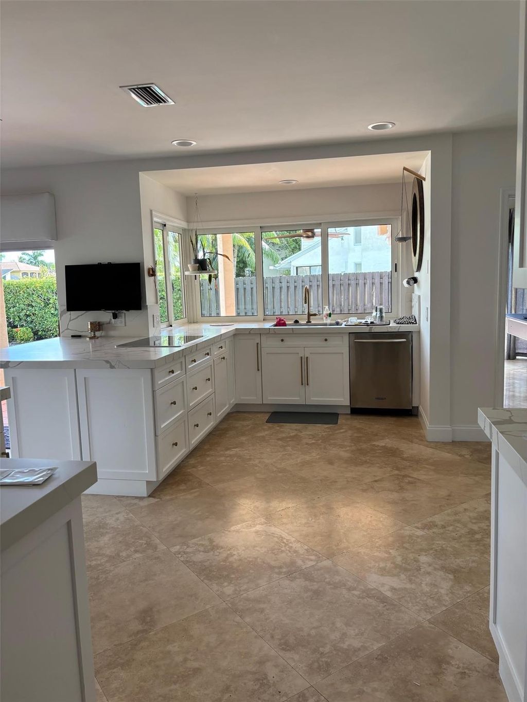 Photo of 610 SW 101st Ave, Plantation, FL 33324 (MLS # F10533028)