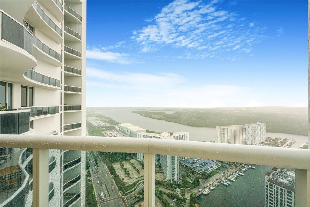 TDR TOWER II CONDO - Residential Lease