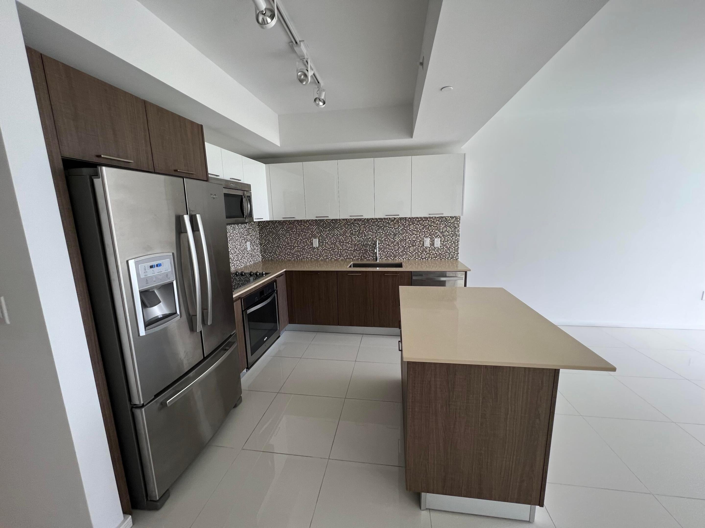 5300 PASEO Boulevard 708, Doral, FL, 33166/$420,000 2 5300 PASEO Boulevard 708
