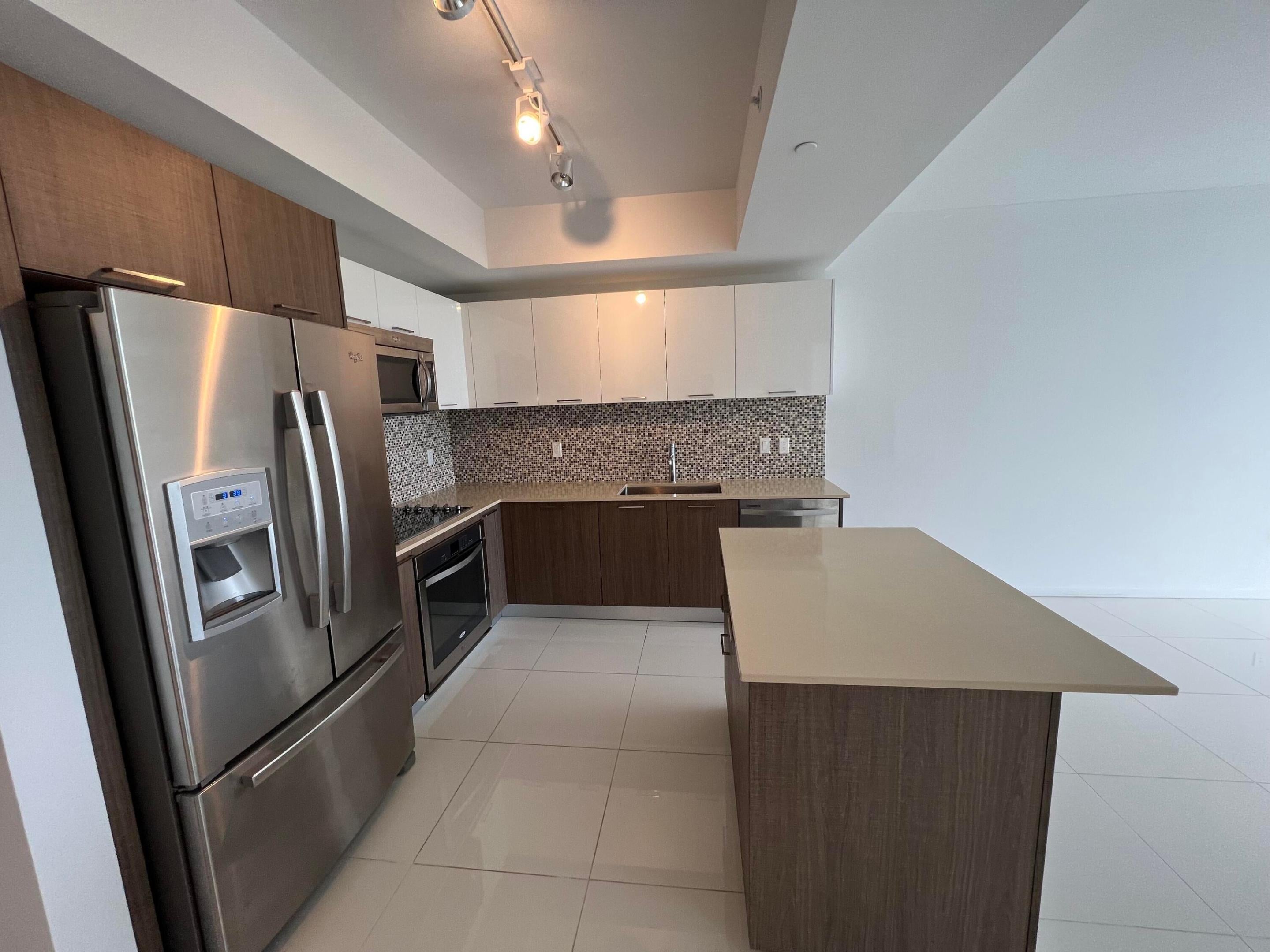 5300 PASEO Boulevard 708, Doral, FL, 33166/$420,000 1 5300 PASEO Boulevard 708