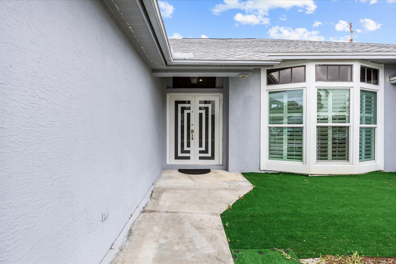 471 NW Sherbrooke Avenue