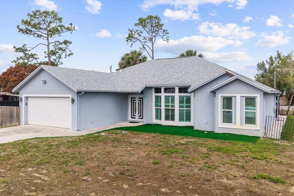 Photo of 471 NW Sherbrooke Avenue, Port Saint Lucie, FL 34983 (MLS # B26011778)