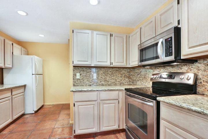 SIENA OAKS - Residential