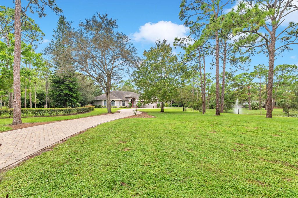 Photo of 13638 Mallard Way, Palm Beach Gardens, FL 33418 (MLS # R10928244)